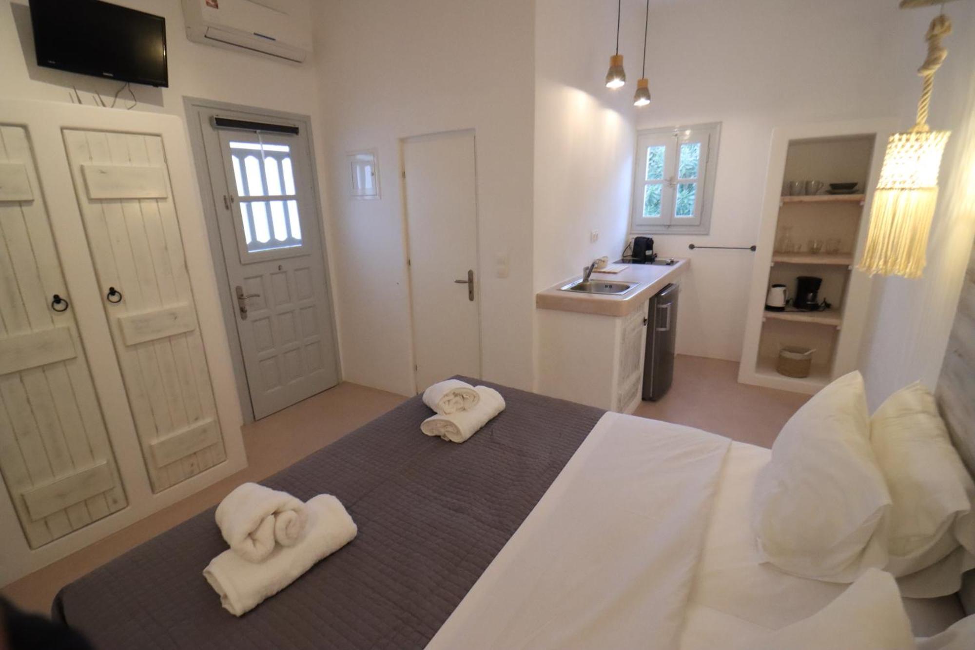 Naxos City Flisvos Beach Studios מראה חיצוני תמונה
